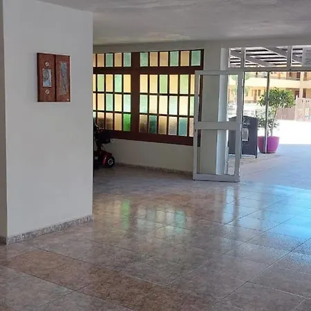 Cozy 2-bed & Sofa-bed In Cristianos Los Cristianos (Tenerife)