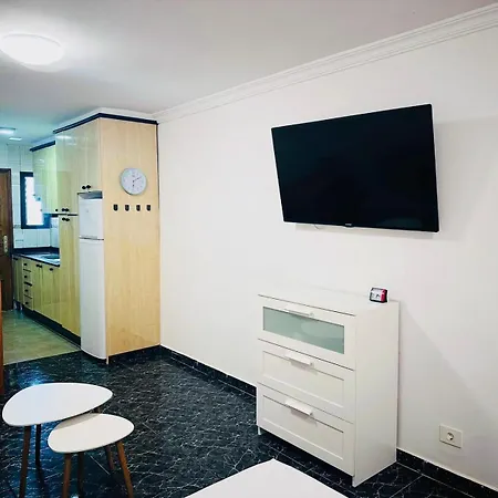Cozy 2-bed & Sofa-bed In Cristianos Lejlighed